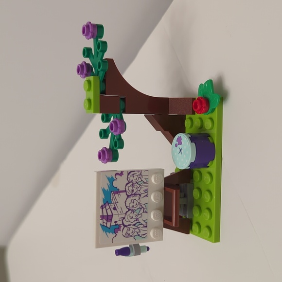Lego Friends Mia's Art Stand - Picture 6 of 9